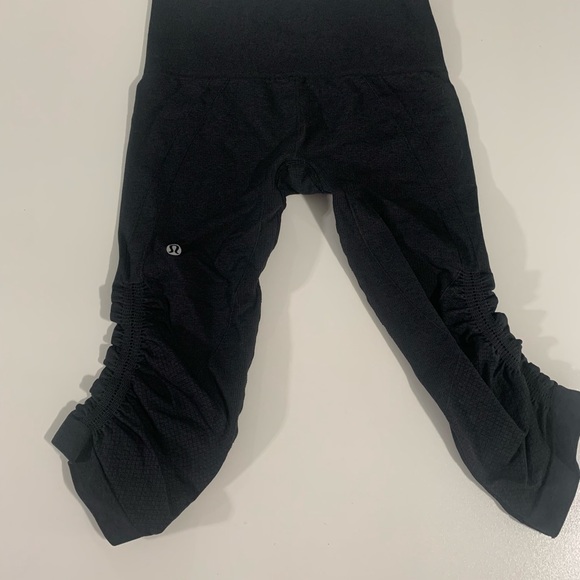 Lululemon crop leggings - Picture 1 of 8